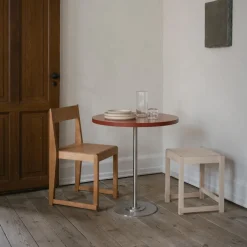 01 Hocker