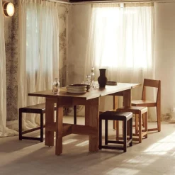 01 Hocker