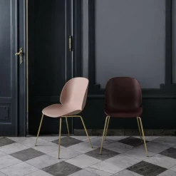 Aktionsset Beetle Dining Chair Stuhl Gestell Messing + Fell