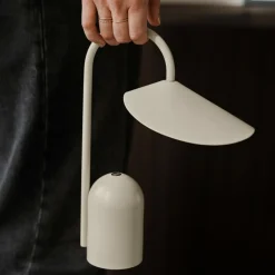 Arum Portable Tischleuchte mit Akku