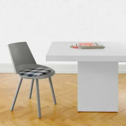 e15 CH04 Houdini Stuhl