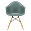 Eames Fiberglass Armchair DAW Ahorn gelblich