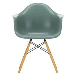 Eames Fiberglass Armchair DAW Ahorn gelblich