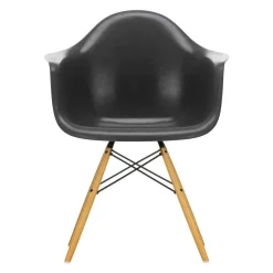 Eames Fiberglass Armchair DAW Ahorn gelblich