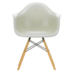 Eames Fiberglass Armchair DAW Ahorn gelblich
