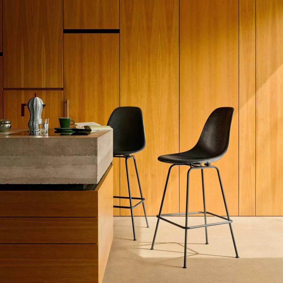 Eames Fiberglass Barstuhl medium basic dark