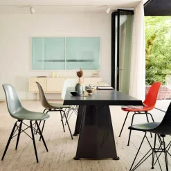 Eames Fiberglass Side Chair DSR schwarz