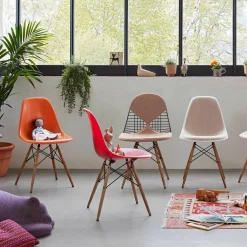 Eames Plastic Side Chair DSW Gestell Esche