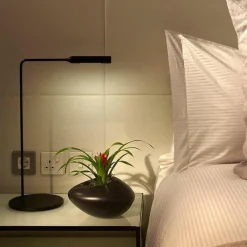 Flo Bedside LED Nachttischleuchte