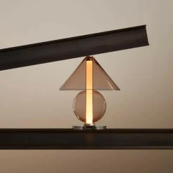 Fragile LED Tischleuchte