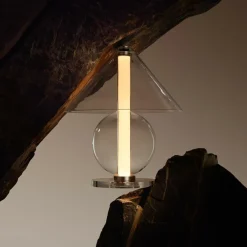 Fragile LED Tischleuchte