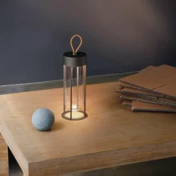 In Vitro Unplugged LED Akkuleuchte 3000K