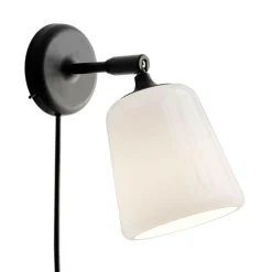 Material New Editions Wandleuchte Opalglas