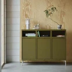 Stacked 2.0 Podium mit Rohrgestell 131x35cm
