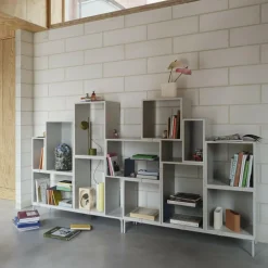 Stacked 2.0 Podium mit Rohrgestell 131x35cm