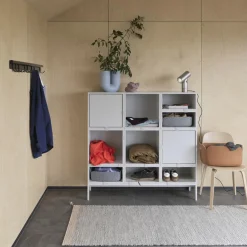 Stacked 2.0 Podium mit Rohrgestell 131x35cm